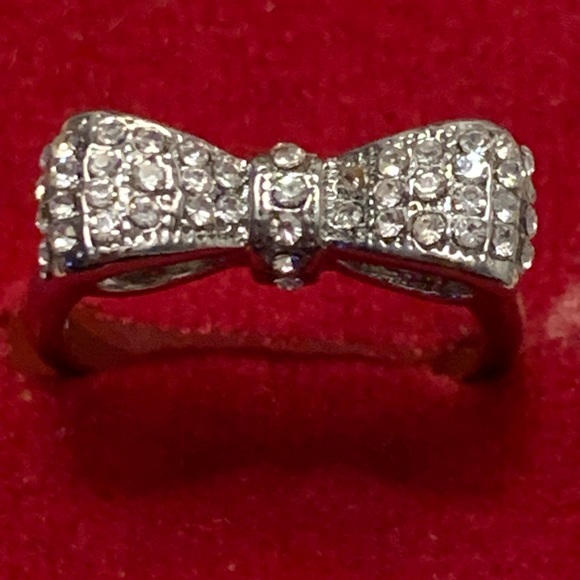Bow little Eureka diamonds ring new!! - Picture 1 of 6